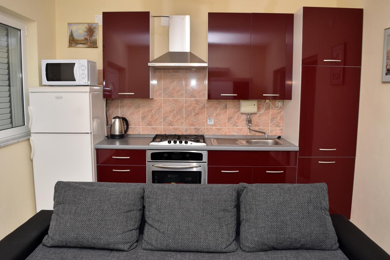 Apartments Oresic วีร์ ภายนอก รูปภาพ