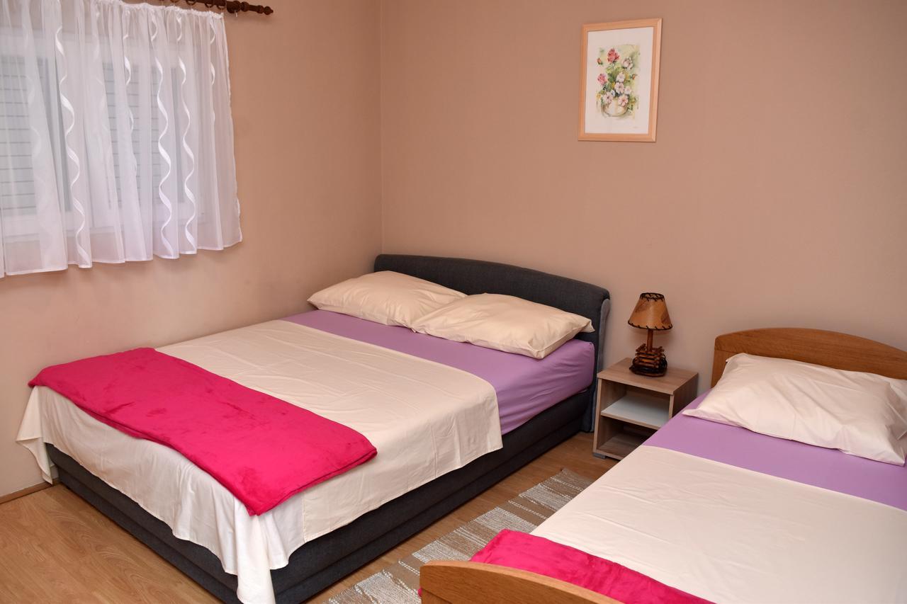 Apartments Oresic วีร์ ภายนอก รูปภาพ