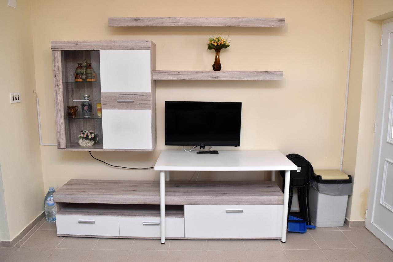 Apartments Oresic วีร์ ภายนอก รูปภาพ