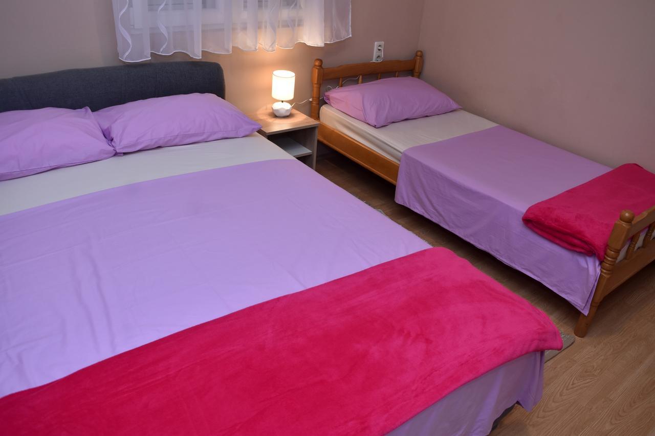 Apartments Oresic วีร์ ภายนอก รูปภาพ