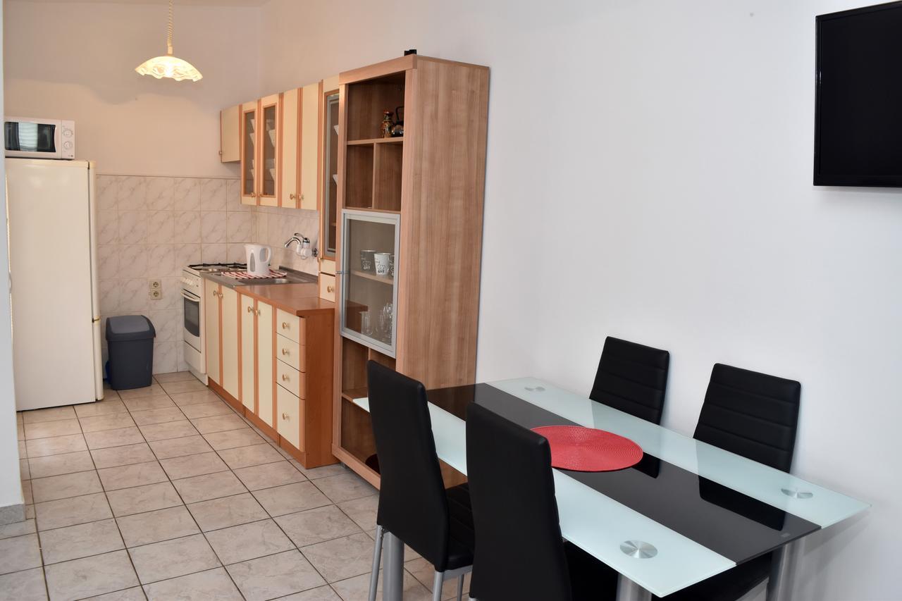 Apartments Oresic วีร์ ภายนอก รูปภาพ