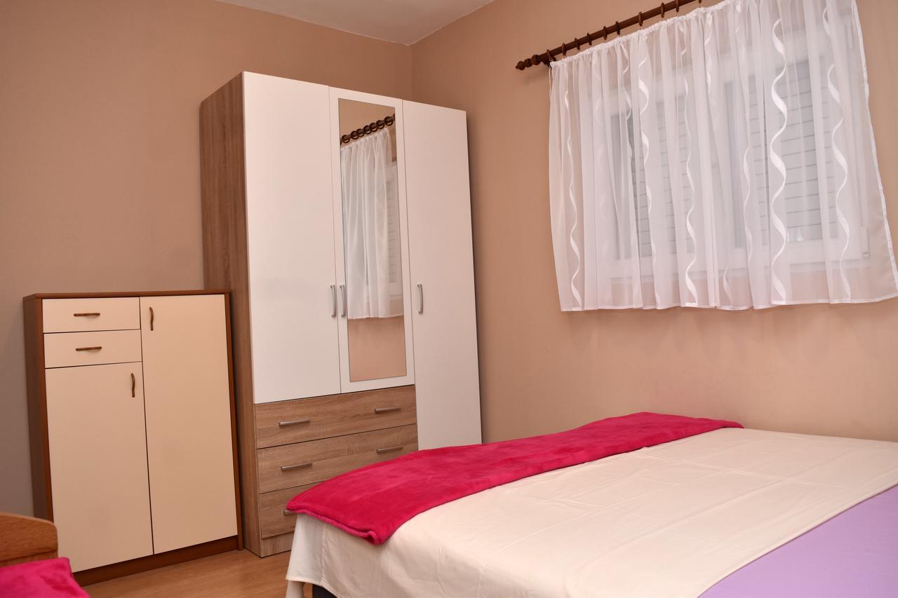 Apartments Oresic วีร์ ภายนอก รูปภาพ