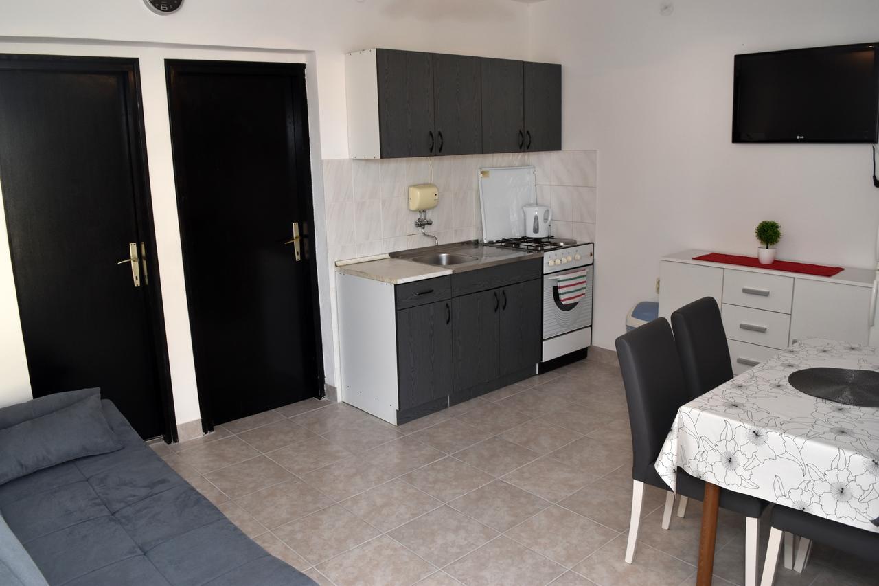 Apartments Oresic วีร์ ภายนอก รูปภาพ