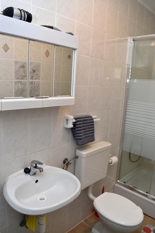 Apartments Oresic วีร์ ภายนอก รูปภาพ
