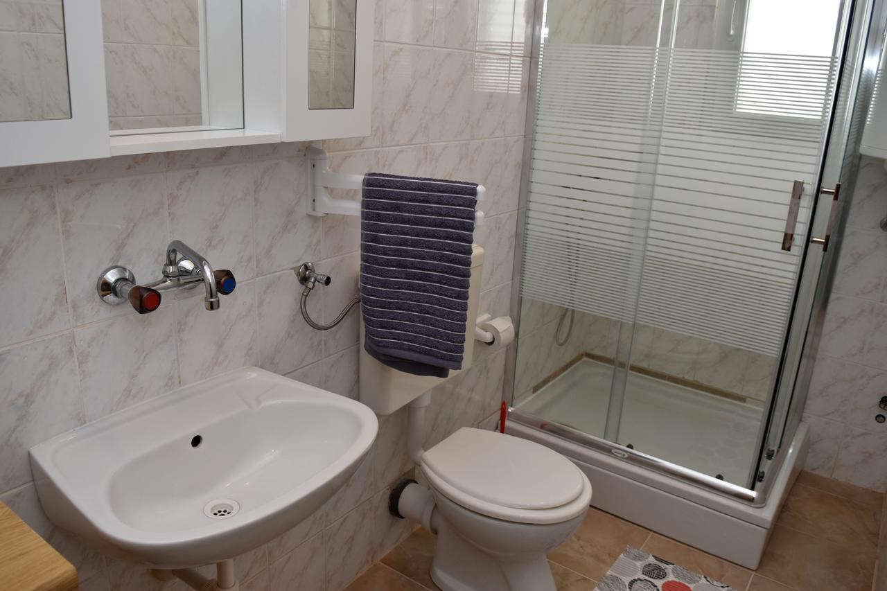 Apartments Oresic วีร์ ภายนอก รูปภาพ